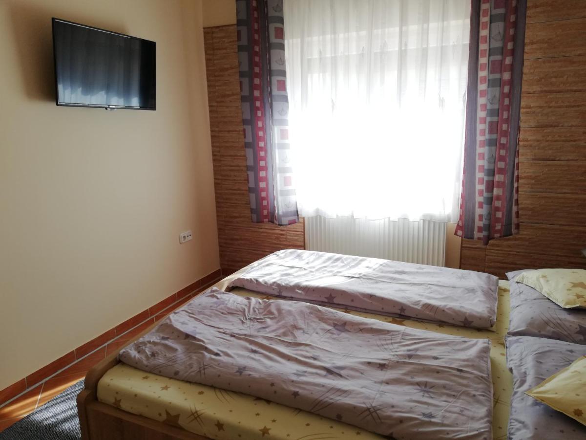 Imola Es Andrea Apartmanhaz Hajdúszoboszló Eksteriør billede